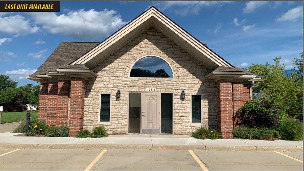 4246342477 Garfield Rd, Clinton Township, MI 48038