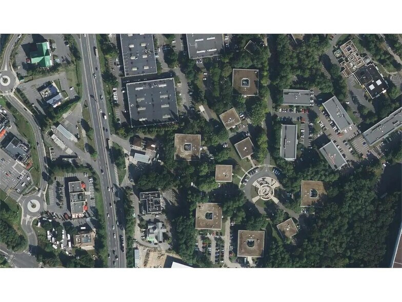 Office in Éragny for lease - Aerial - Image 3 of 3