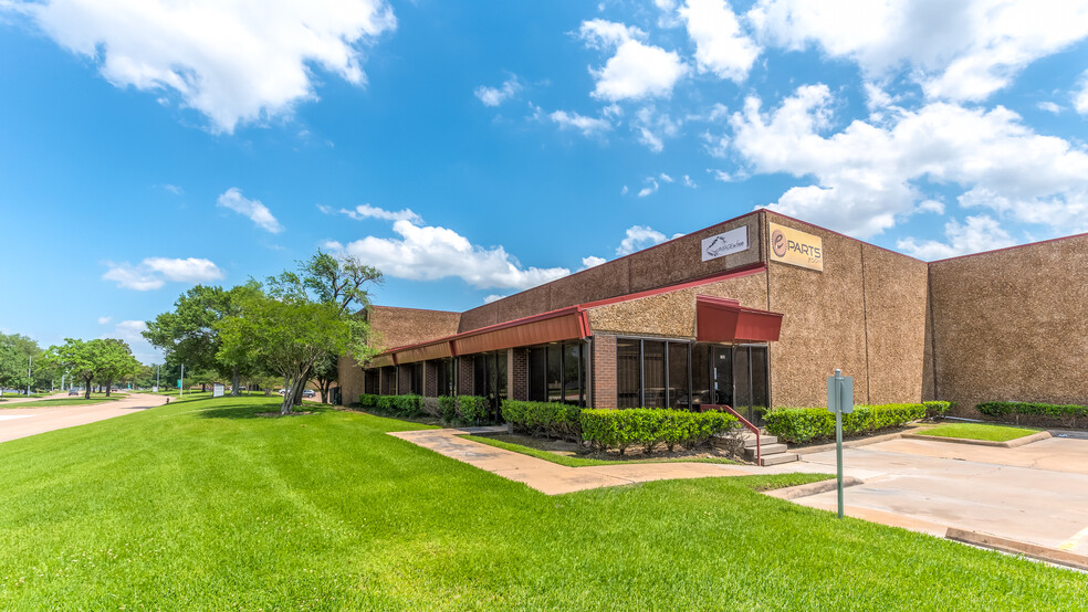 9777 W Gulf Bank Rd, Houston, TX for lease - Building Photo - Image 2 of 17