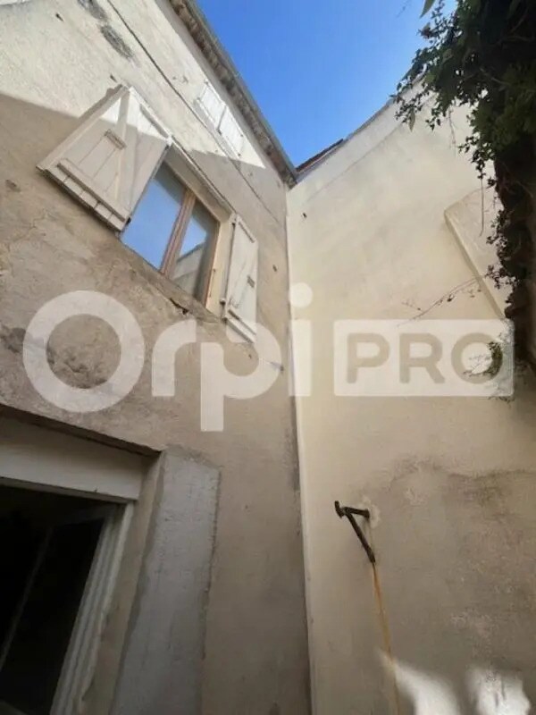 Retail in La Rochelle for lease Building Photo- Image 1 of 3