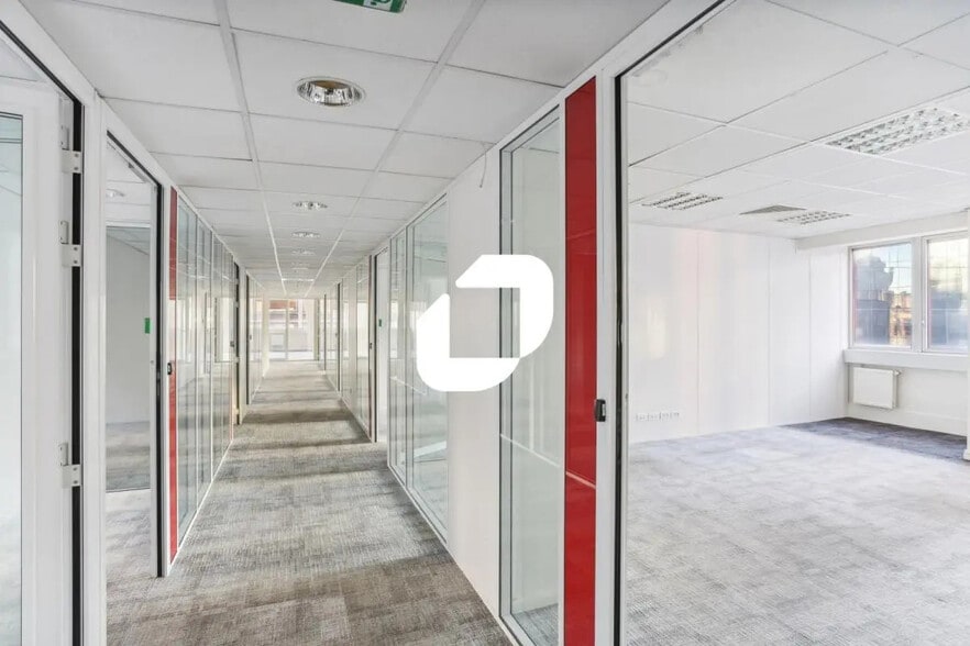Flex in Fontenay-sous-Bois for lease - Interior Photo - Image 3 of 12