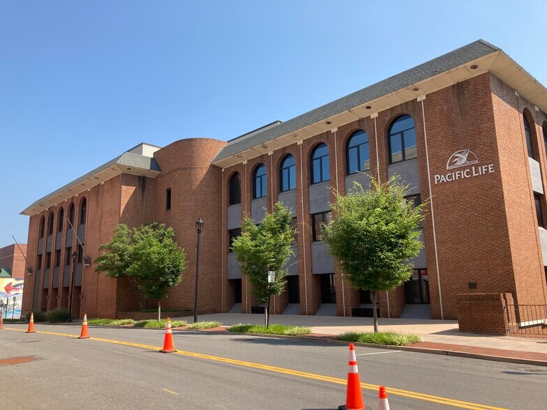 700 Main St, Lynchburg, VA for lease - Building Photo - Image 2 of 3