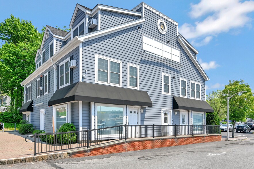 100 Mariners Way, Port Jefferson, NY for lease - Building Photo - Image 1 of 23