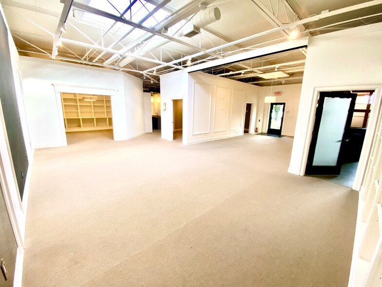 2211-2255 Cole St, Birmingham, MI for lease - Building Photo - Image 1 of 9