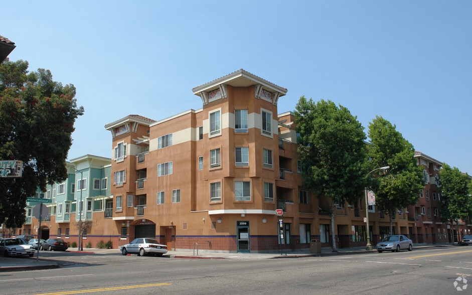 2555 International Blvd, Oakland, CA for lease - Building Photo - Image 1 of 6