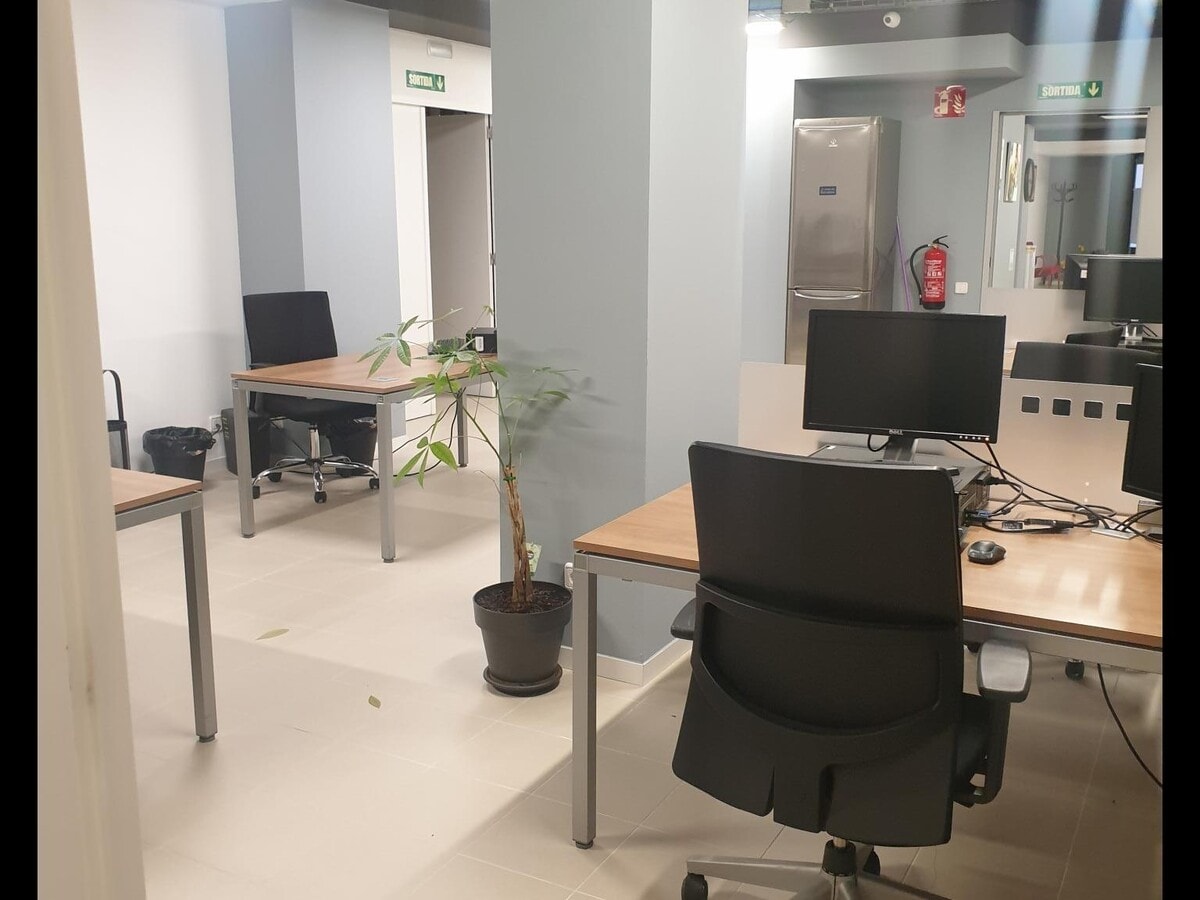 Esplugues de Llobregat, BAR 08950 - Unit - - - Interior Photo - Image 2 of 5