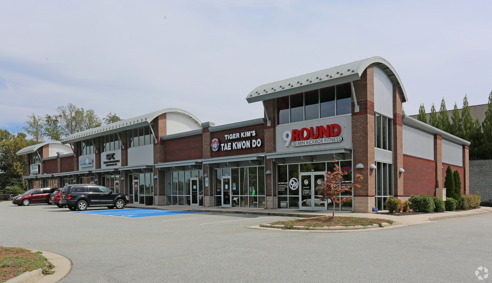 2002 New Garden Rd, Greensboro, NC 27410 | LoopNet.com