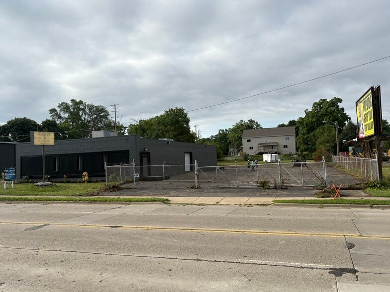 484 Auburn Ave, Pontiac, MI for lease - Building Photo - Image 3 of 9