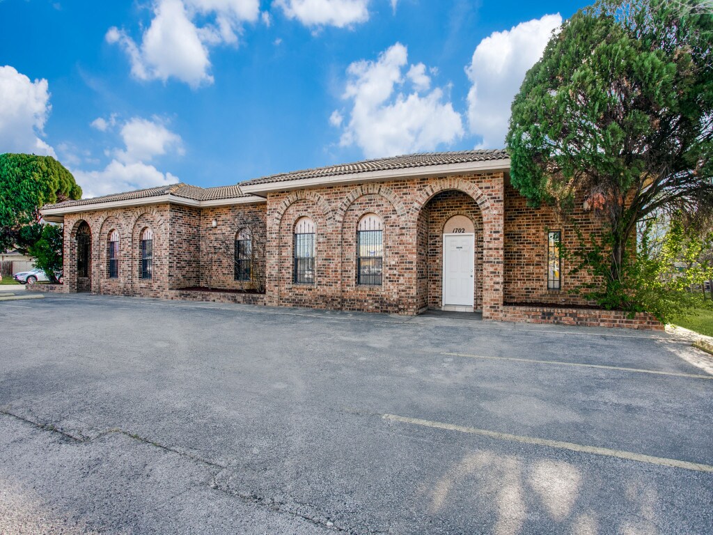 1700 S WW White Rd, San Antonio, TX 78220