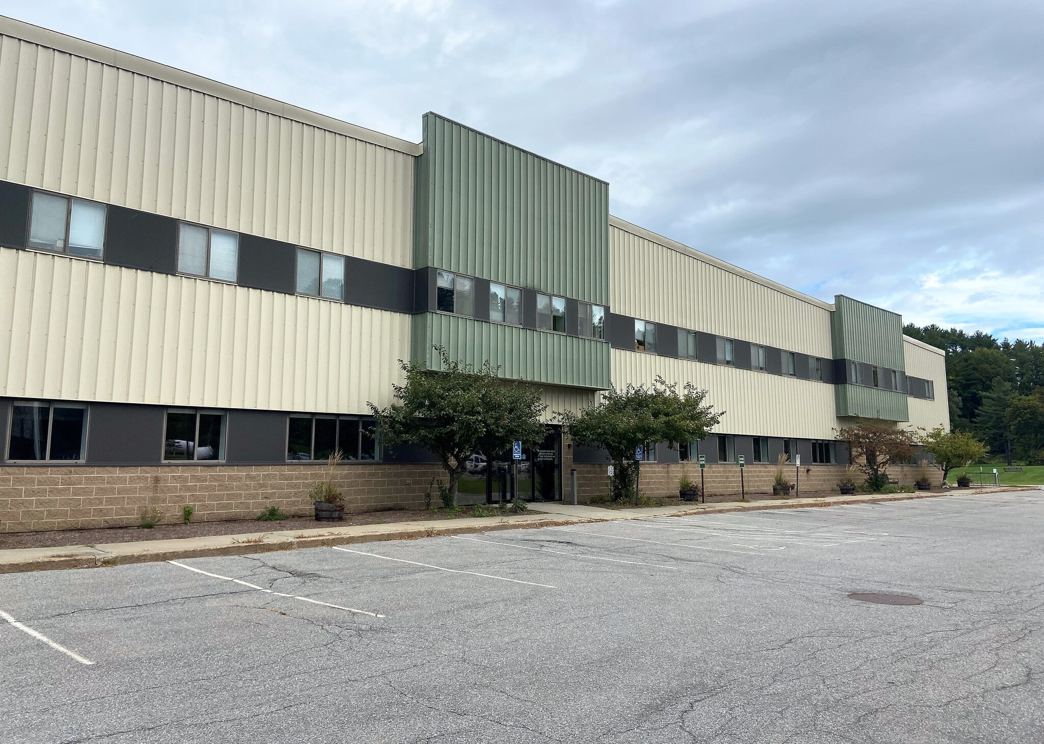 93 Pilgrim Park Rd, Waterbury, VT for lease Building Photo- Image 1 of 3