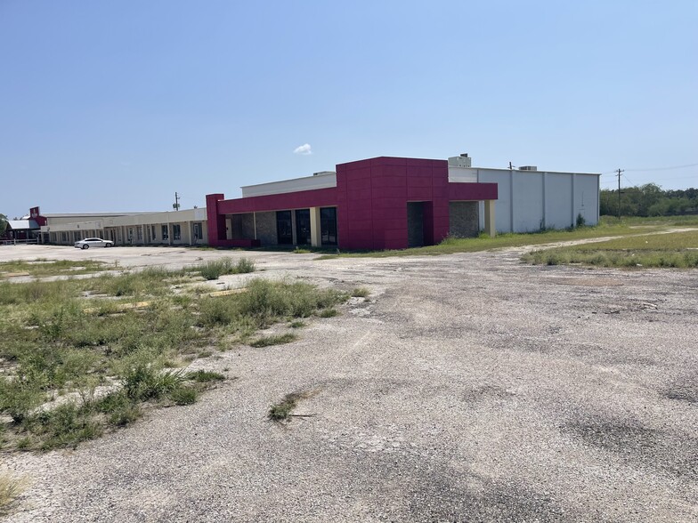 1823 N Frontage Rd, Beeville, TX for sale - Building Photo - Image 2 of 18