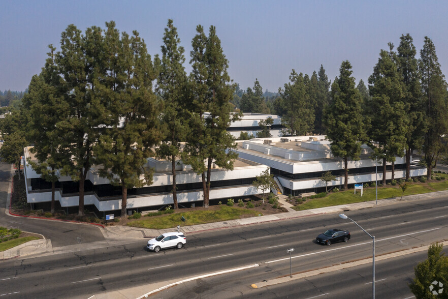 1690 W Shaw Ave, Fresno, CA for lease - Aerial - Image 3 of 4