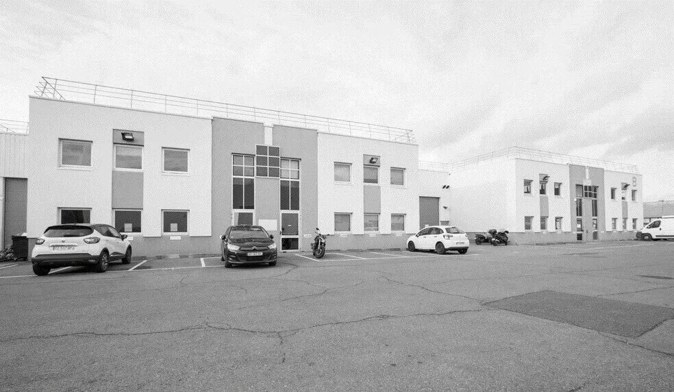 Industrial in Gennevilliers for lease - Building Photo - Image 1 of 5