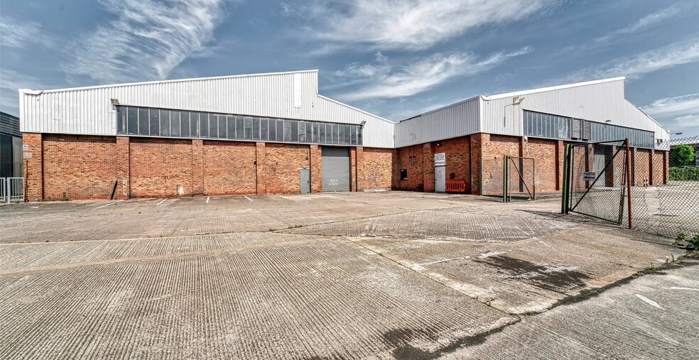 Unit 8 Woodbury Ln, Worcester for lease - Primary Photo - Image 1 of 1