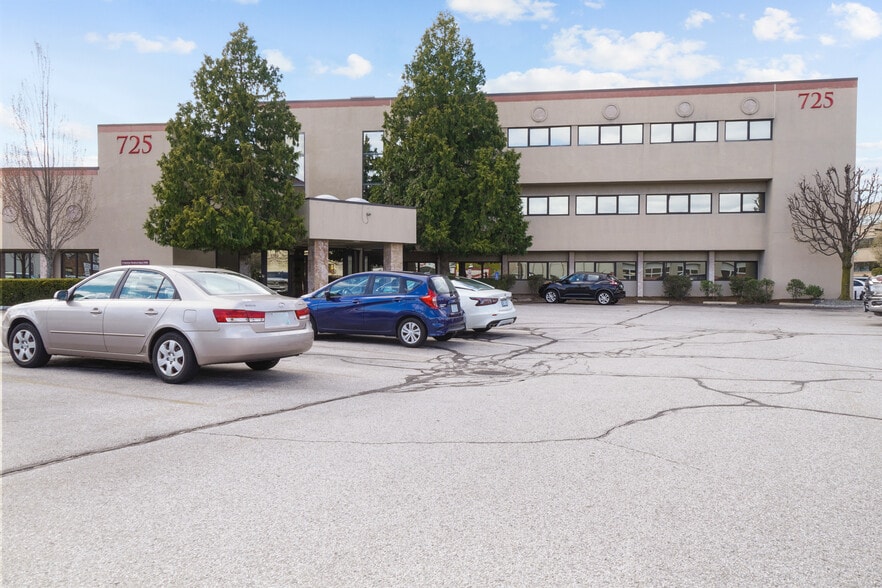 725 Reservoir Ave, Cranston, RI for sale - Building Photo - Image 1 of 27