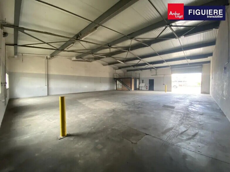 Office in Istres for lease - Building Photo - Image 2 of 17