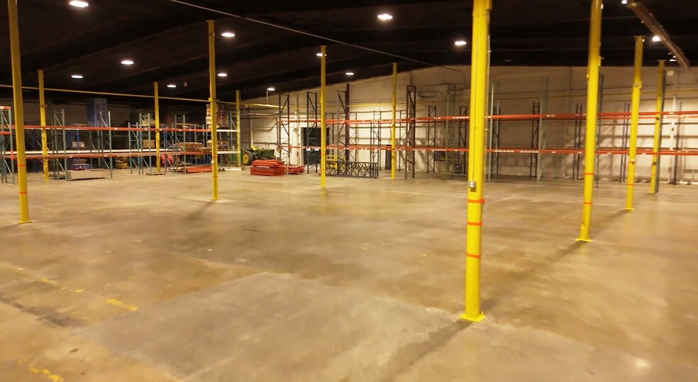 301 Northwestern Ave, Chariton, IA for lease - Building Photo - Image 3 of 6