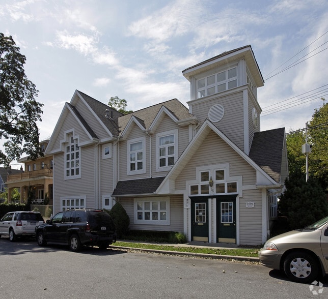 15 1st St, Staten Island, NY for sale - Primary Photo - Image 1 of 62