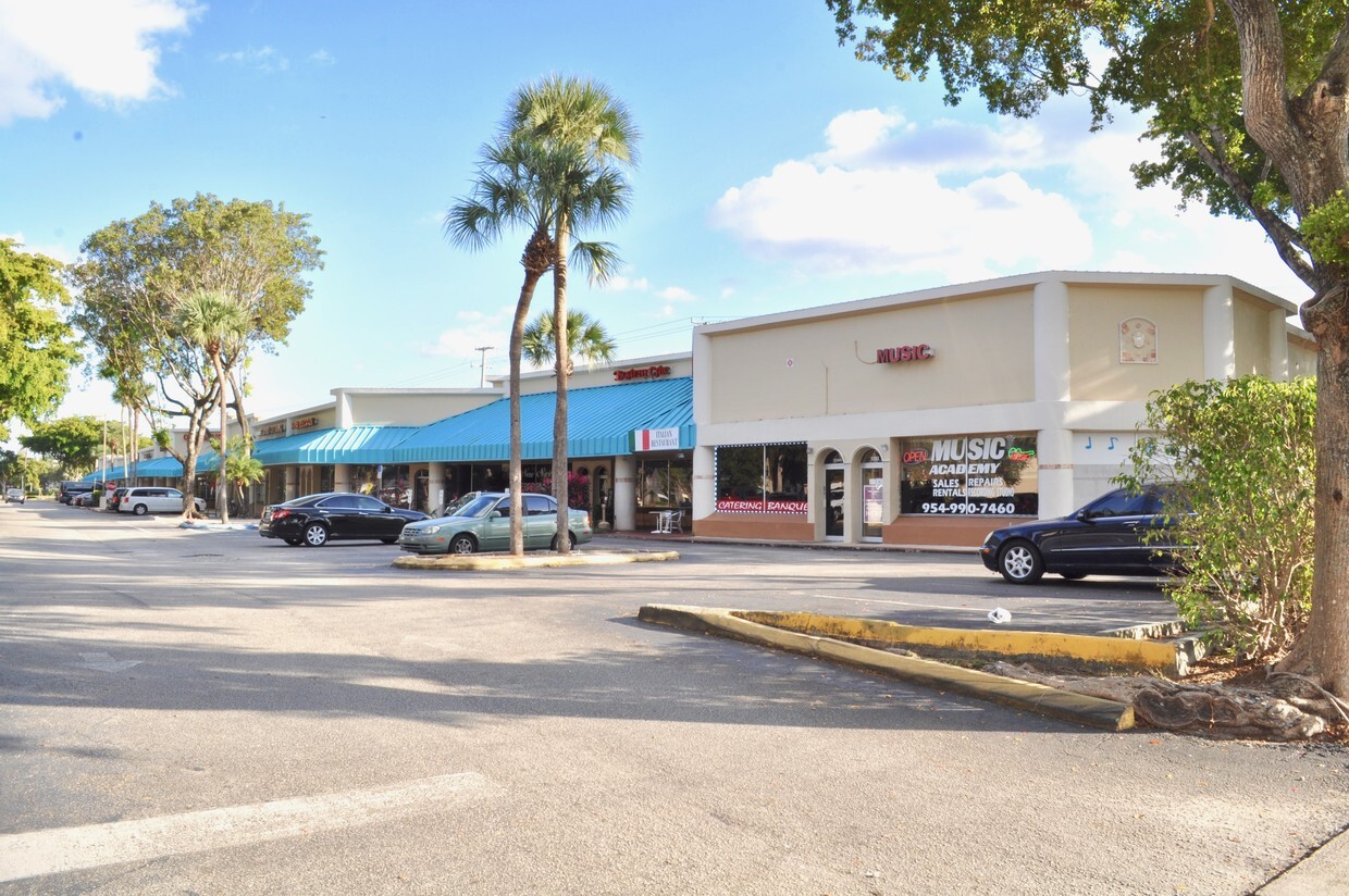 7200-7300 W Oakland Park Blvd, Lauderhill, FL for lease Building Photo- Image 1 of 6