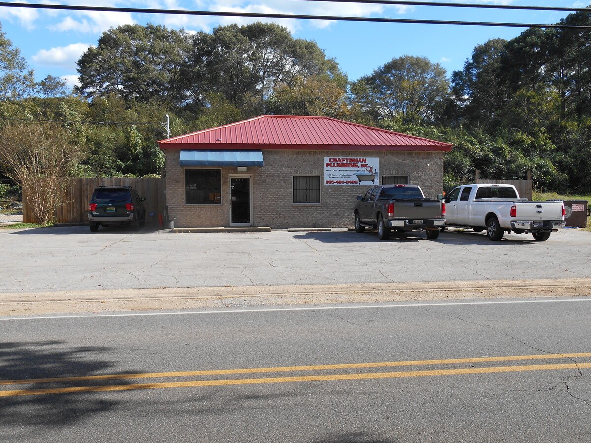 925 Eastern Valley Rd, Bessemer, AL 35020