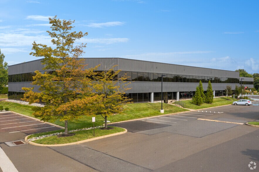 410 Horsham Rd, Horsham Township, PA for lease - Building Photo - Image 1 of 14