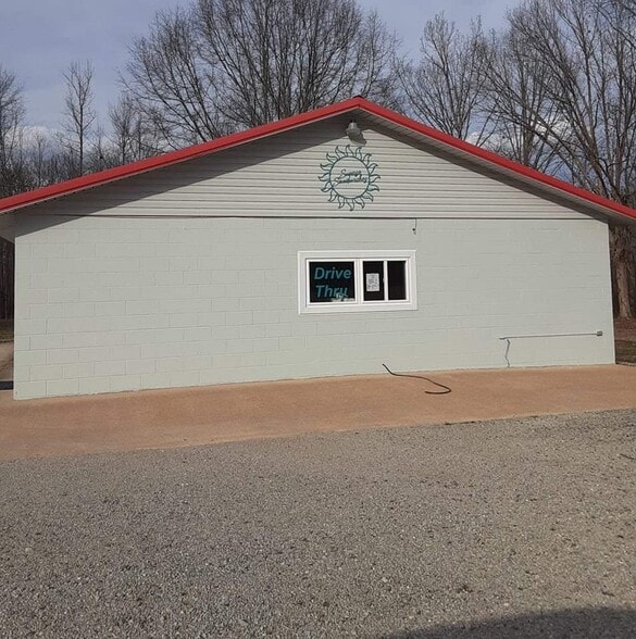 31993 US-70 Hwy, Bruceton, TN for sale - Building Photo - Image 1 of 1