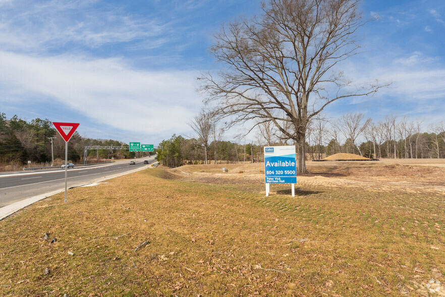 12638 Patterson Ave, Richmond, VA for lease - Primary Photo - Image 1 of 8