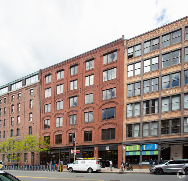 330 Congress St, Boston, MA for lease - Building Photo - Image 1 of 5