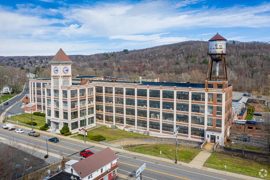 135 S Main St, Thomaston, CT for sale - Primary Photo - Image 1 of 1