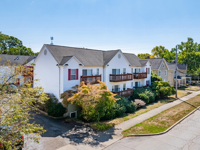 Spicer Cross Apartments portfolio of 5 properties for sale on LoopNet.com - Building Photo - Image 1 of 11