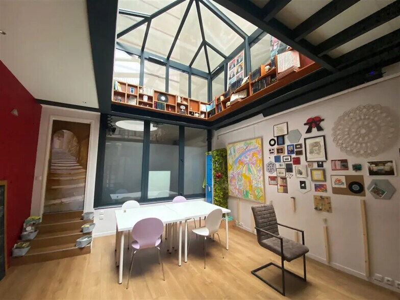 Office in Paris for lease - Building Photo - Image 1 of 5