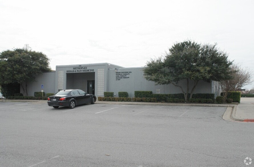 2908 E Trinity Mills Rd, Carrollton, TX for lease - Building Photo - Image 3 of 44