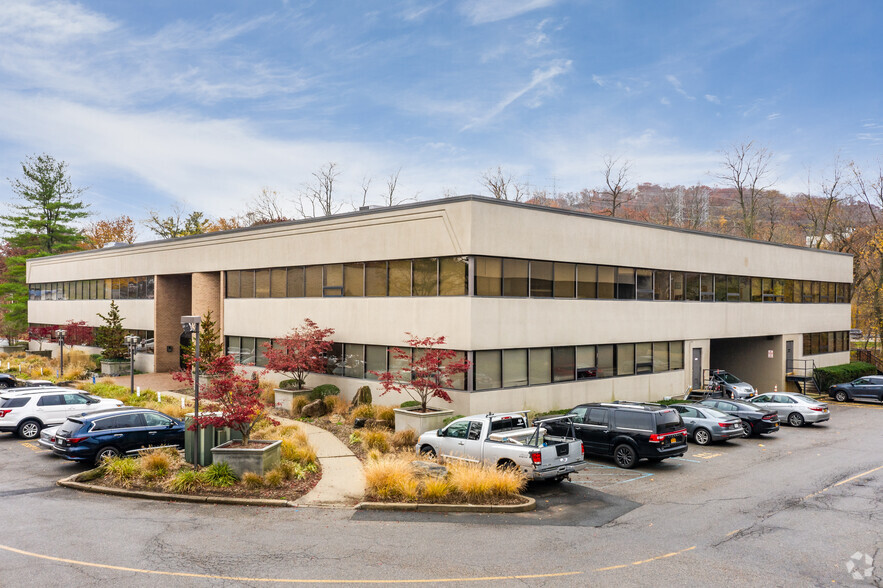 3 W Main St, Elmsford, NY for lease - Building Photo - Image 2 of 7