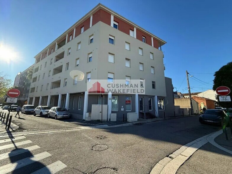 Office in Nîmes for lease - Building Photo - Image 1 of 3