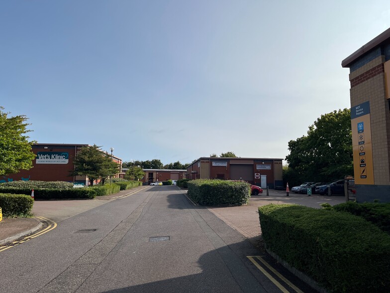 Paddington Dr, Swindon for lease - Building Photo - Image 3 of 4