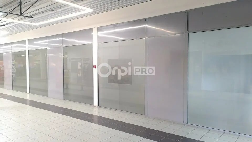 Retail in Pau for lease Lobby- Image 1 of 4