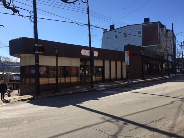 703 Chartiers Ave, McKees Rocks, PA for sale - Building Photo - Image 1 of 1