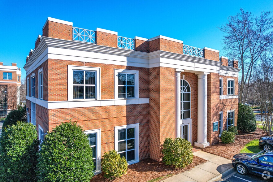 6865 Fairview Rd, Charlotte, NC 28210