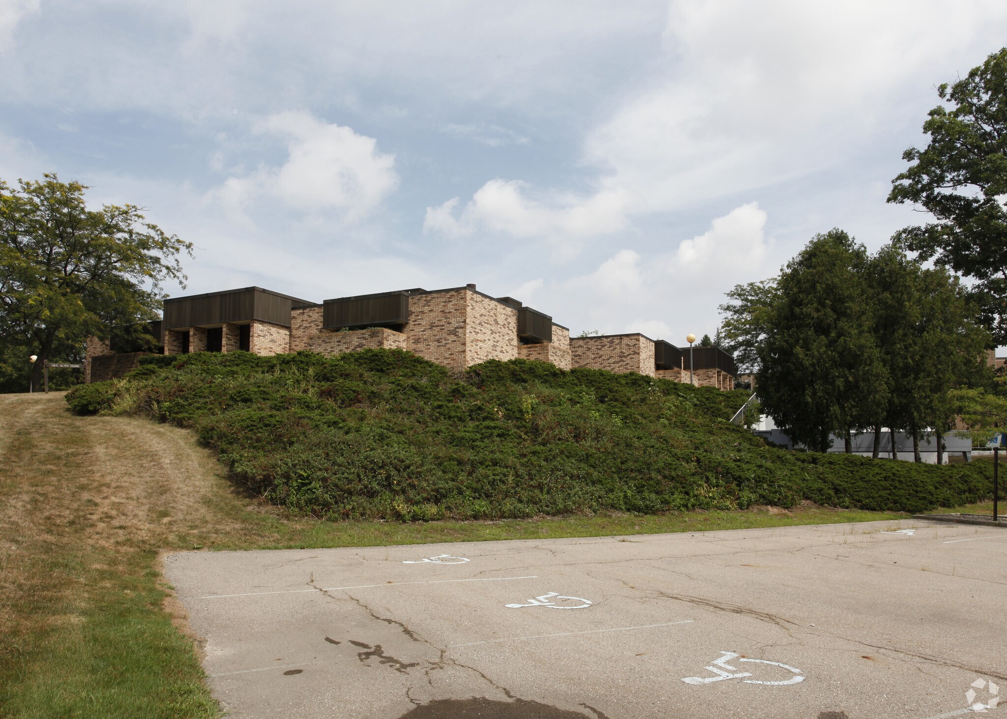 5067 W Bristol Rd, Flint, MI for sale Primary Photo- Image 1 of 1