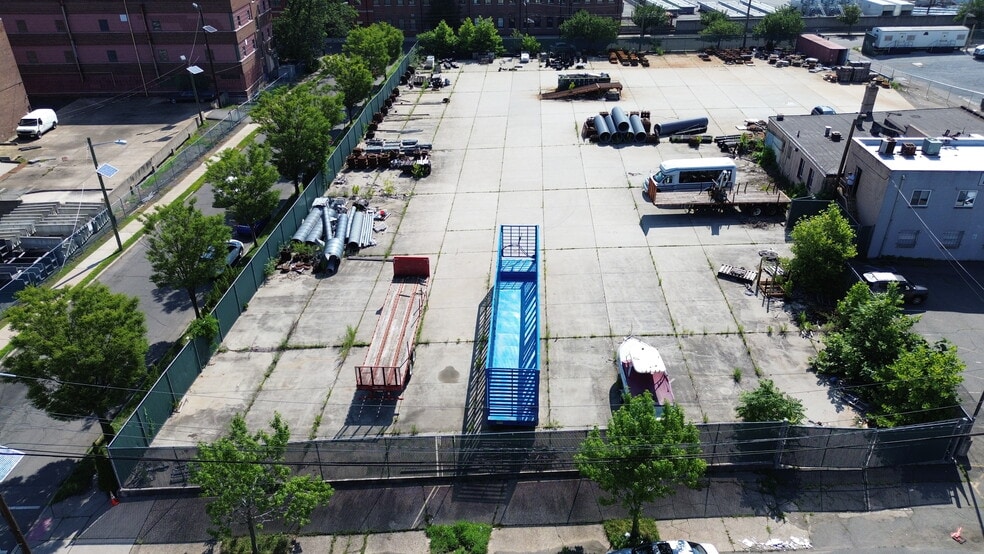 800 Bergen St, Harrison, NJ for lease - Building Photo - Image 1 of 3