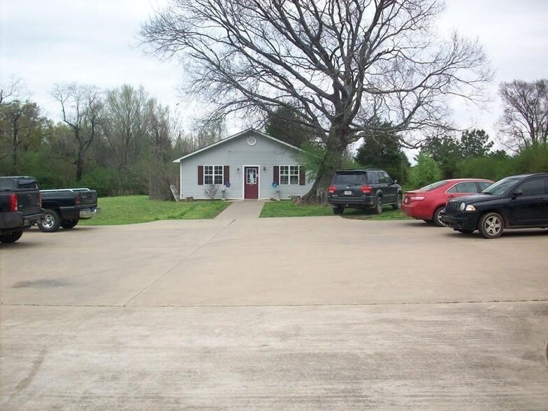 2116 W Main St, Clarksville, AR for sale - Primary Photo - Image 1 of 1