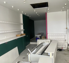 Retail in Paris for lease Interior Photo- Image 2 of 2