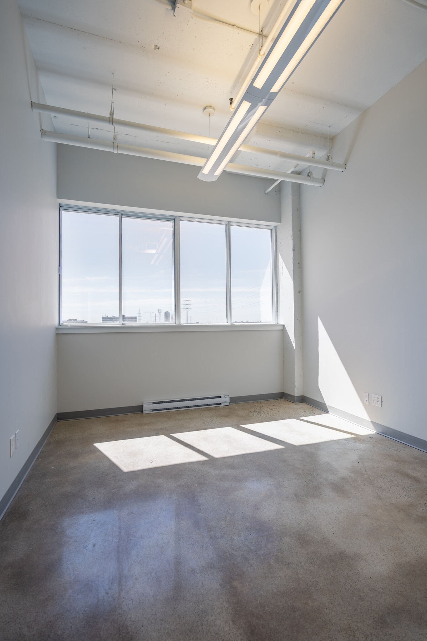 51-55 Rue de Louvain O, Montréal, QC for lease Interior Photo- Image 1 of 7