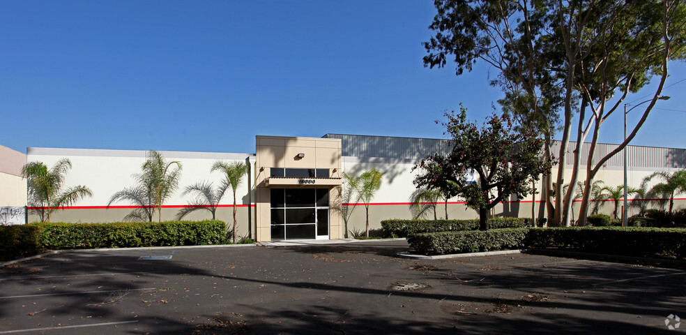 16804-16806 Gridley Pl, Cerritos, CA for lease - Building Photo - Image 3 of 16