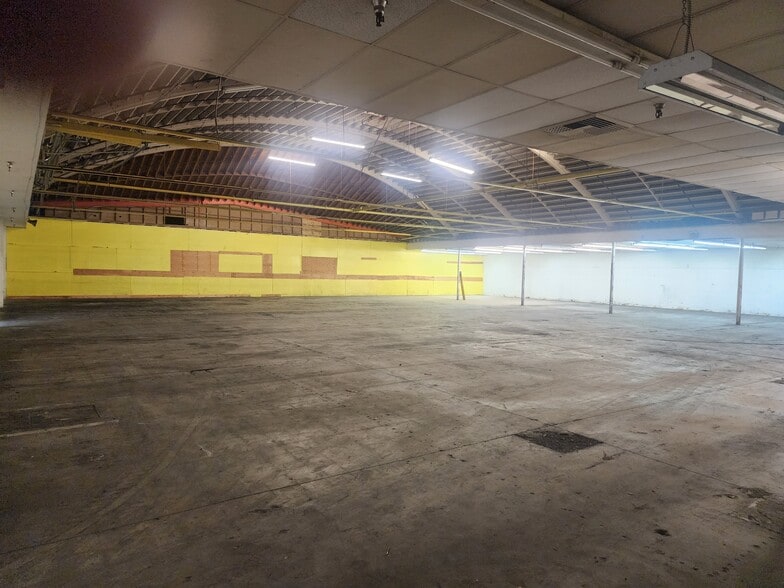 2337 N Sierra Way, San Bernardino, CA for lease - Interior Photo - Image 2 of 10