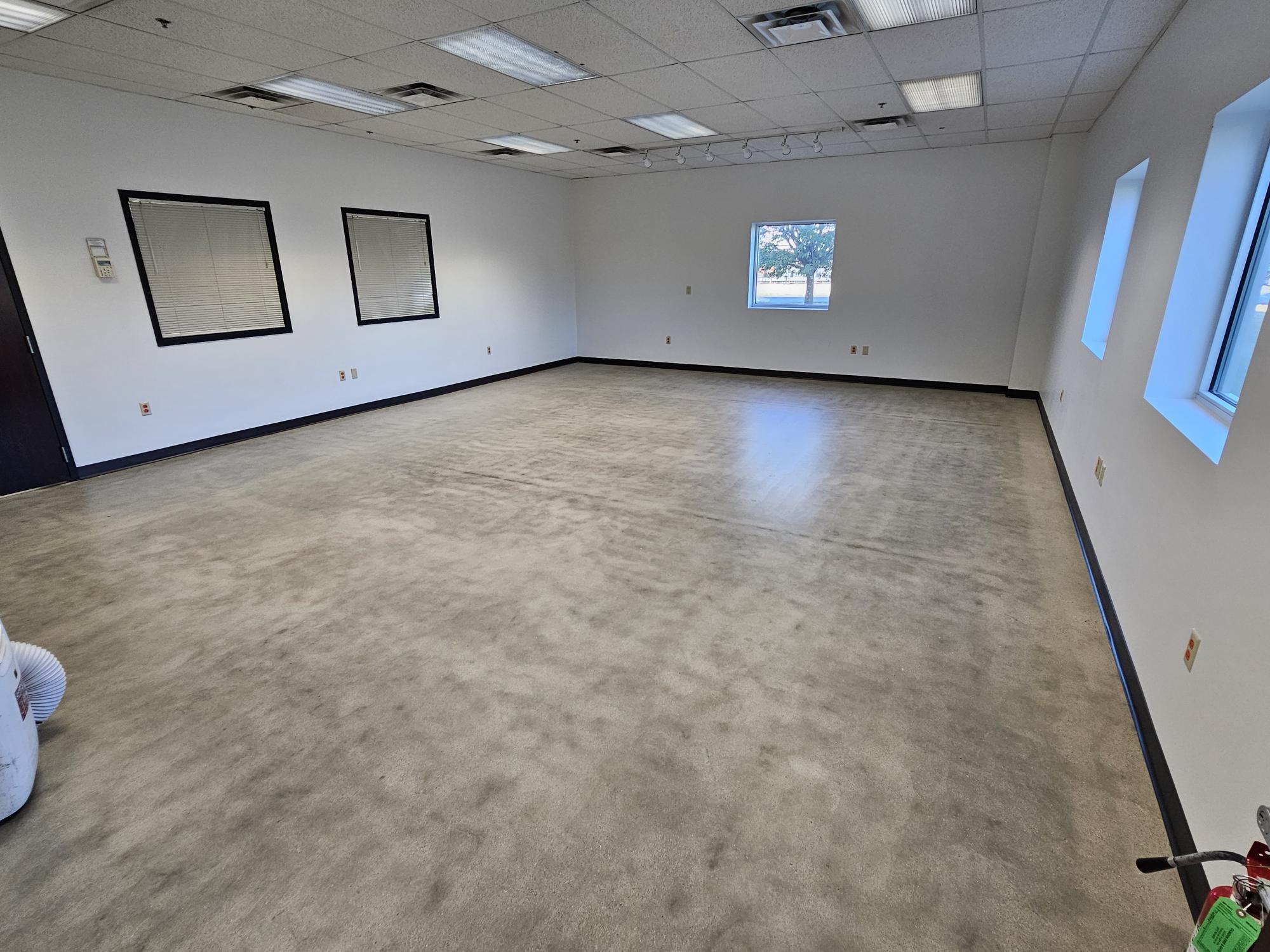 6402 Corporate Dr, Indianapolis, IN for lease Interior Photo- Image 1 of 5