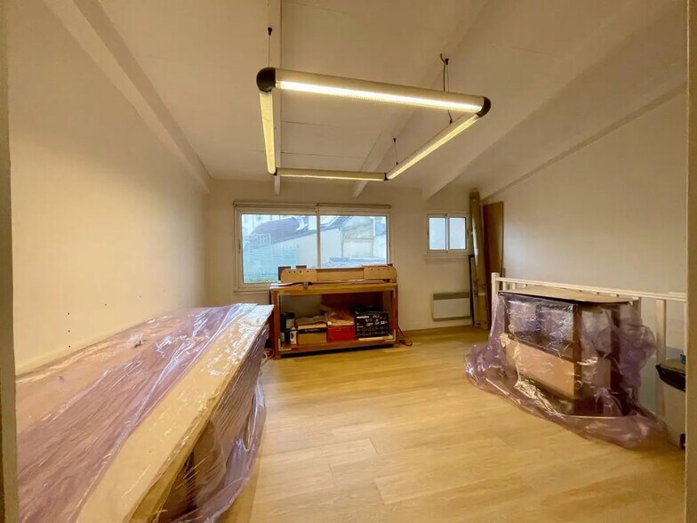 Retail in Maisons-Laffitte for lease - Interior Photo - Image 2 of 7