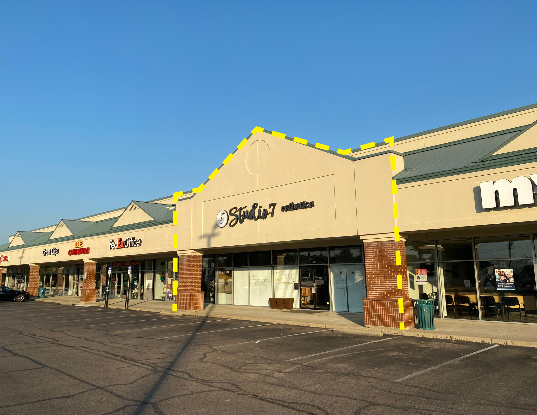 12084-12108 Montgomery Rd, Cincinnati, OH for lease Building Photo- Image 1 of 12