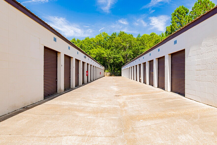 Radiant Storage Portfolio portfolio of 3 properties for sale on LoopNet.com - Building Photo - Image 3 of 4