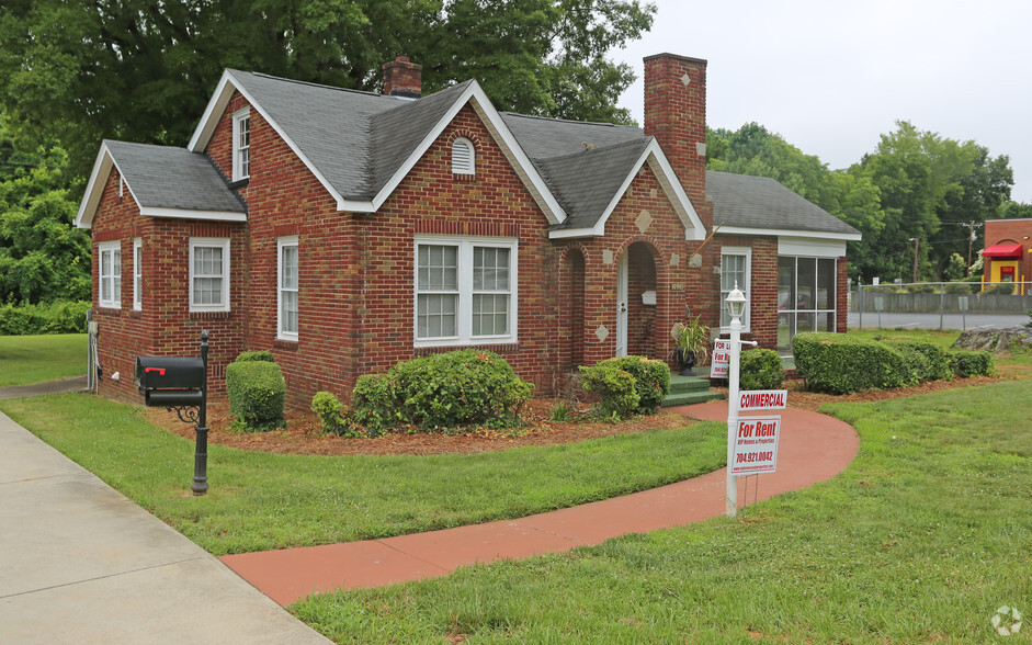 2624 W Sugar Creek Rd, Charlotte, NC for sale - Primary Photo - Image 1 of 1